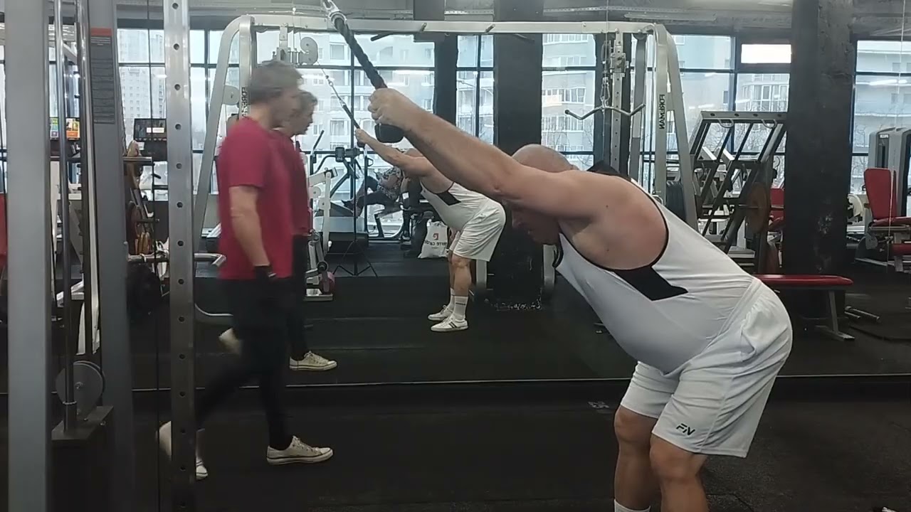 16.03.2026г.  Тяга в наклоне блока  72.5 кг на 20 раз.  64 года ,  вес  107.2 кг.