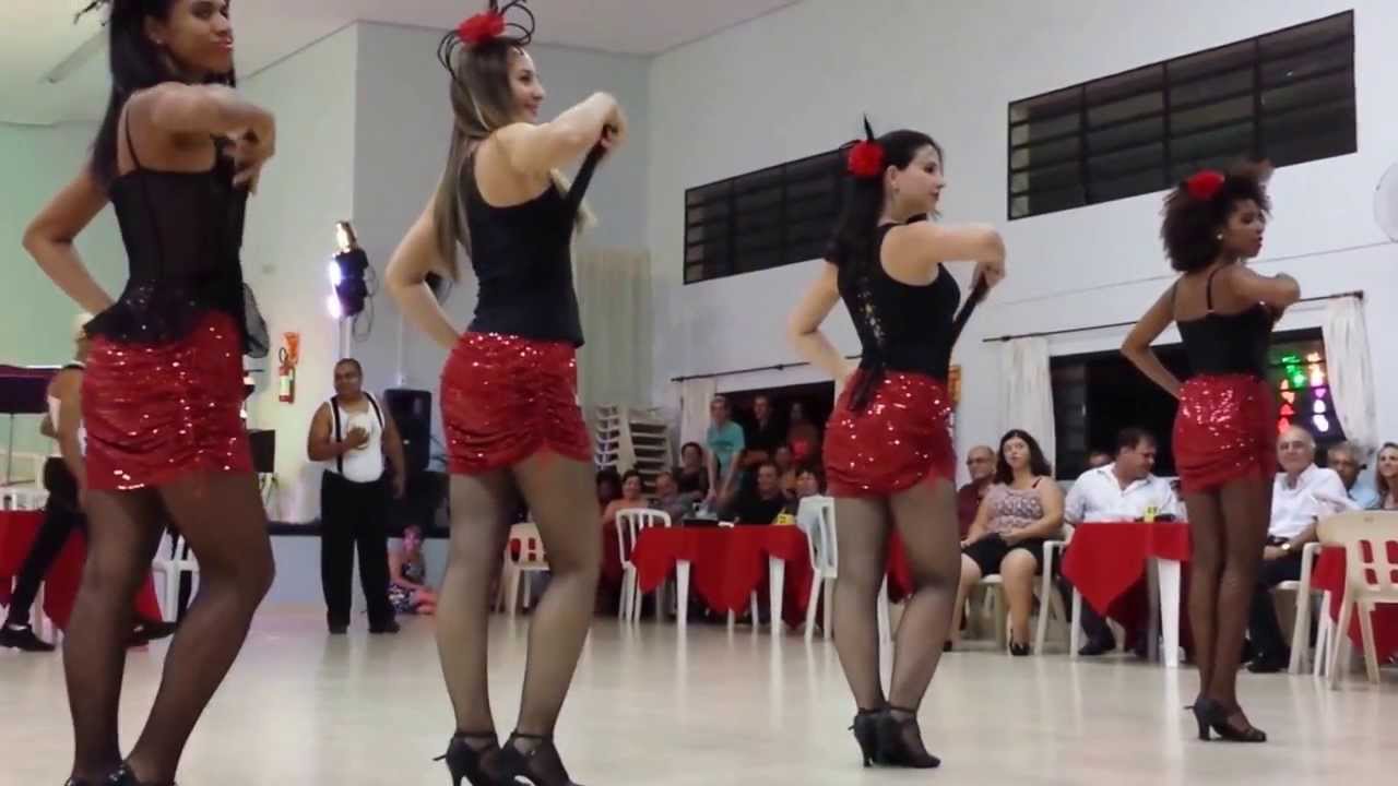 Cia Fama Centro de Dan&ccedil;a no Baile dos Amigos Solid&aacute;rios em Cerquilho