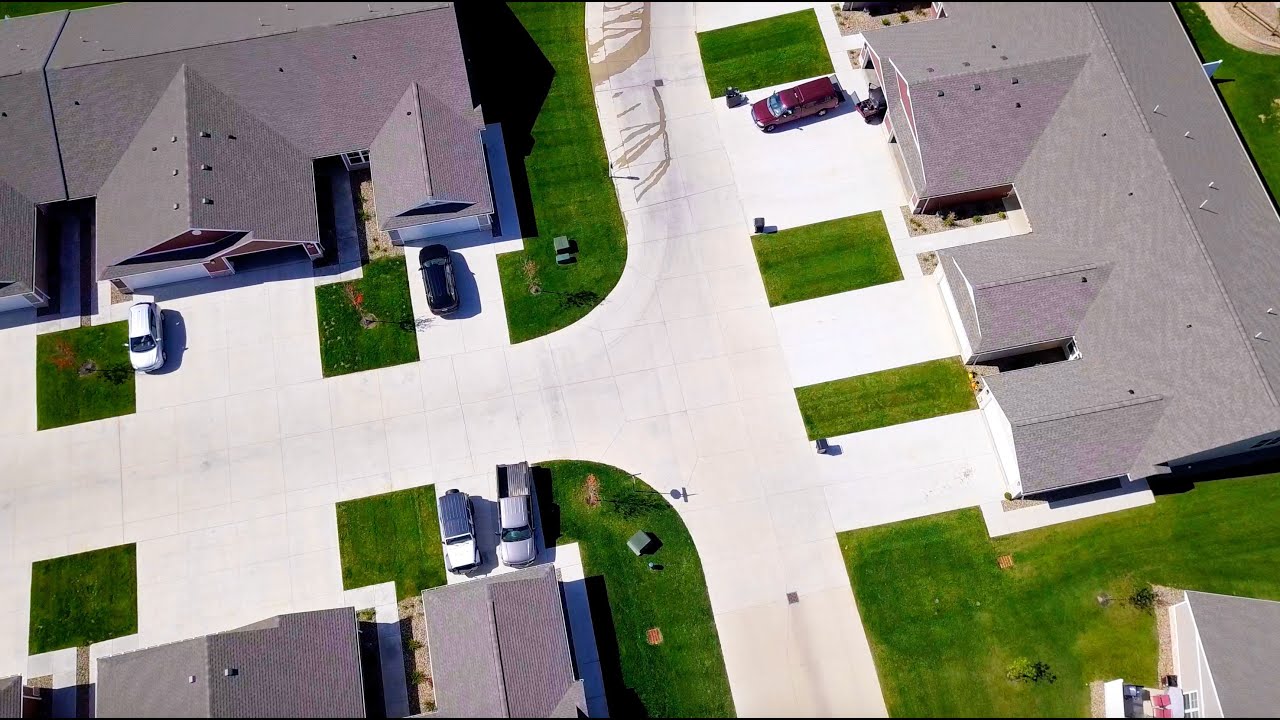 Redwood Apartment Neighborhoods in Greater Chicagoland