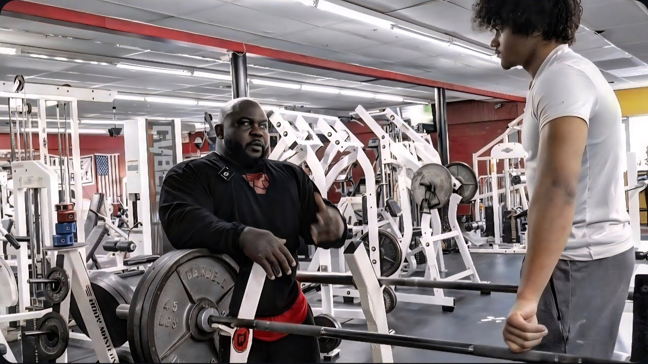 Benching with bands/Advice to my son/ how to hit the PR #gym #fitness #benchpress #powerlifting 