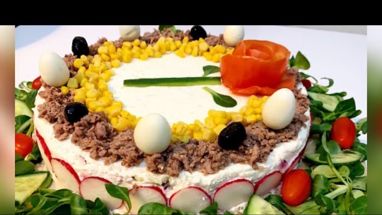 Salade en forme de gâteau très facile
