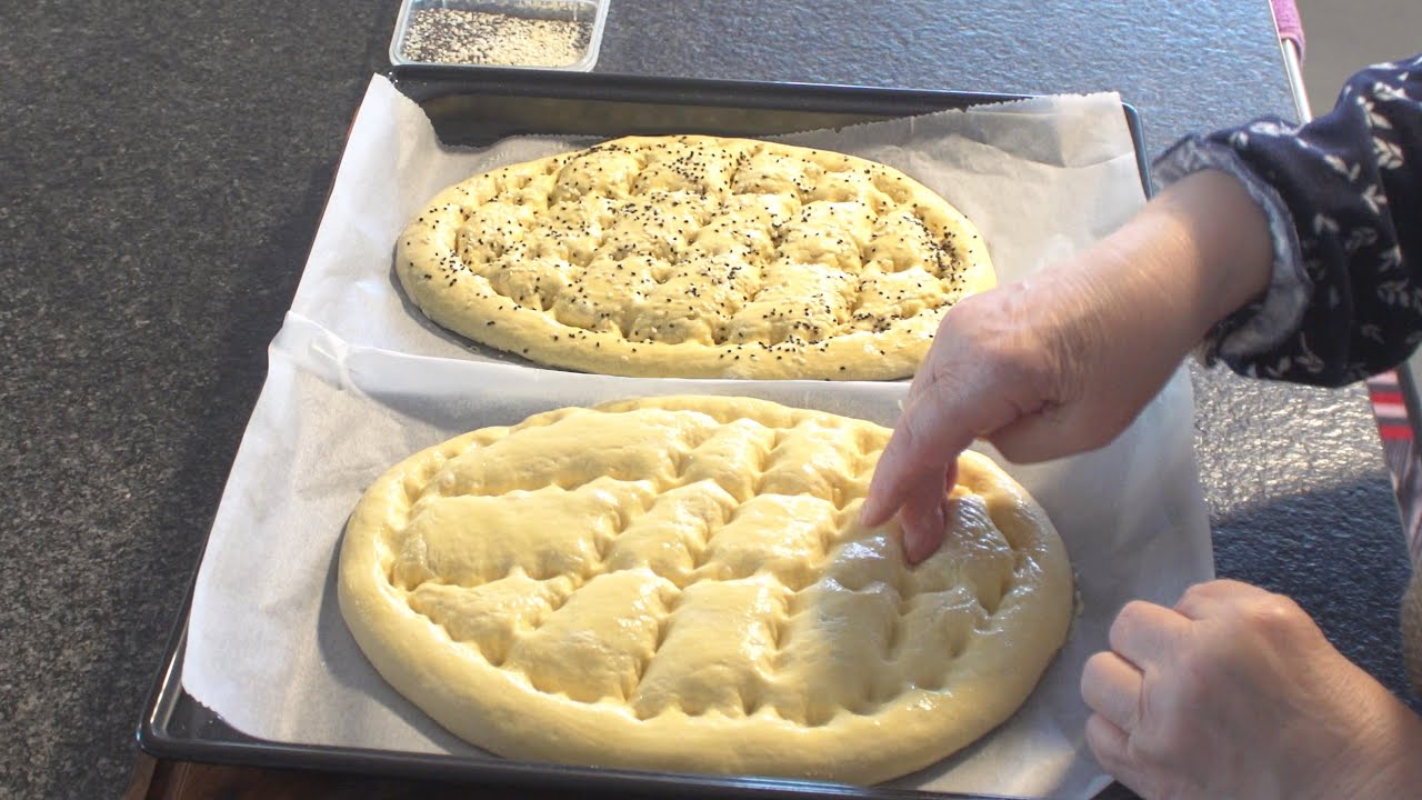 Bukë e hollë  me Susam | flatbread | Fladenbrot