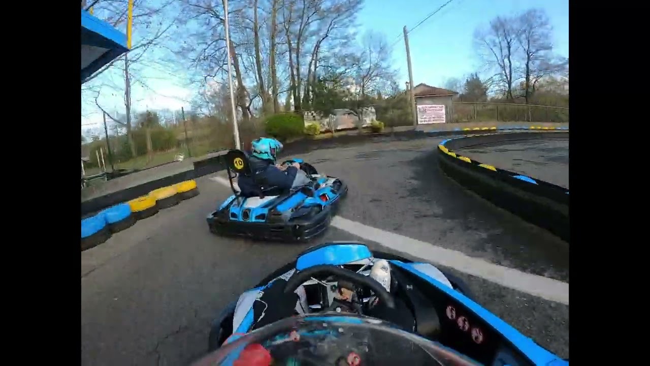 Karting Pola de Siero adelantar