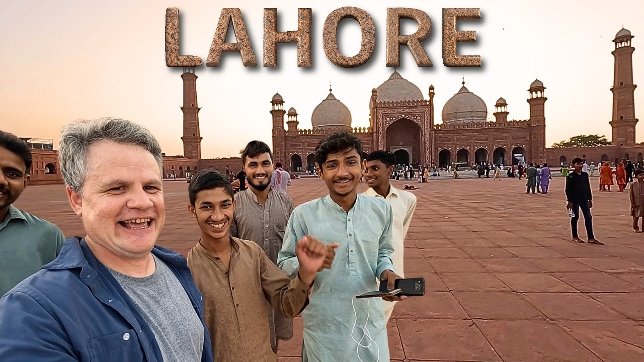 This is How They Treat Foreigners in LAHORE Pakistan 🇵🇰