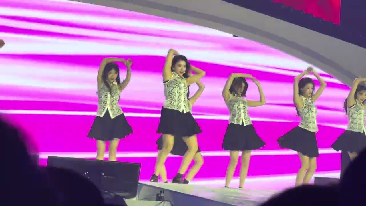 Fancam JKT48 - KIII Medley: Teacher Teacher / How Come / Don&rsquo;t Look Back in The First Snow