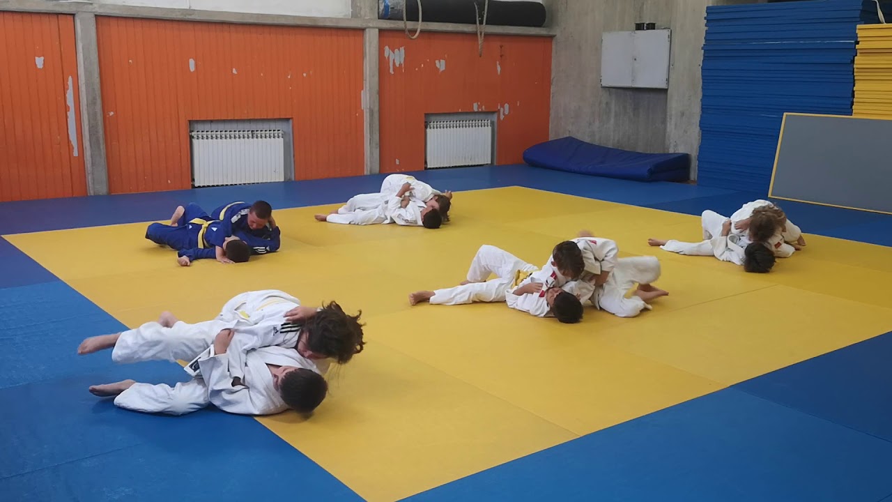 Izlazak iz zahvata držanja - Priprema za polaganje učeničkih judo pojaseva