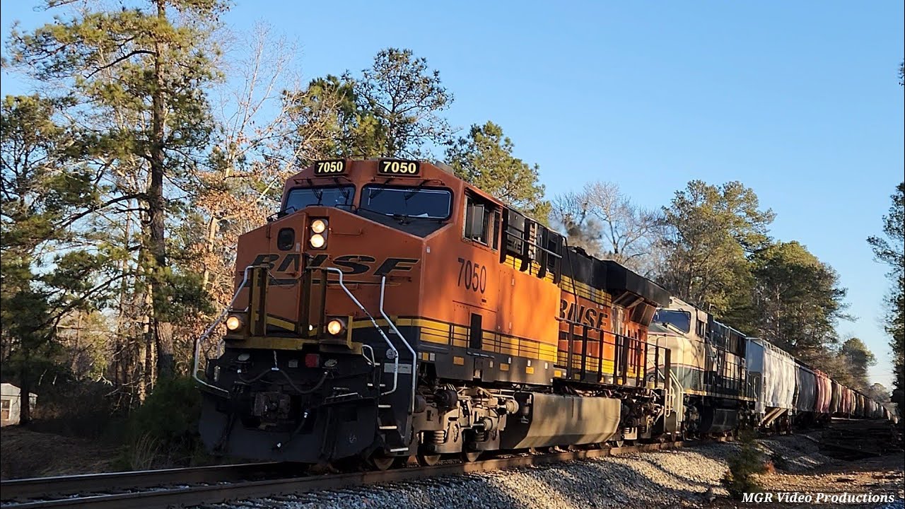2-8-2026: BNSF ES44C4 7050 & BNSF Executive SD70MAC 9786 Lead NS 61V Thru Kathleen, GA