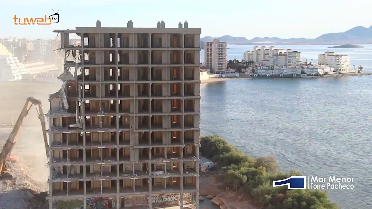 14.02.24. El edificio Lagomar de La Manga está a punto de ser historia.