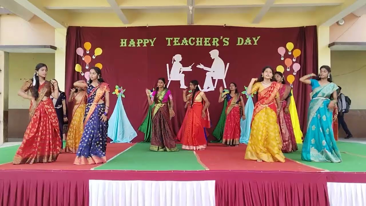 Dance perform by girls on Teacher's Day || Holy Family School, Chapra