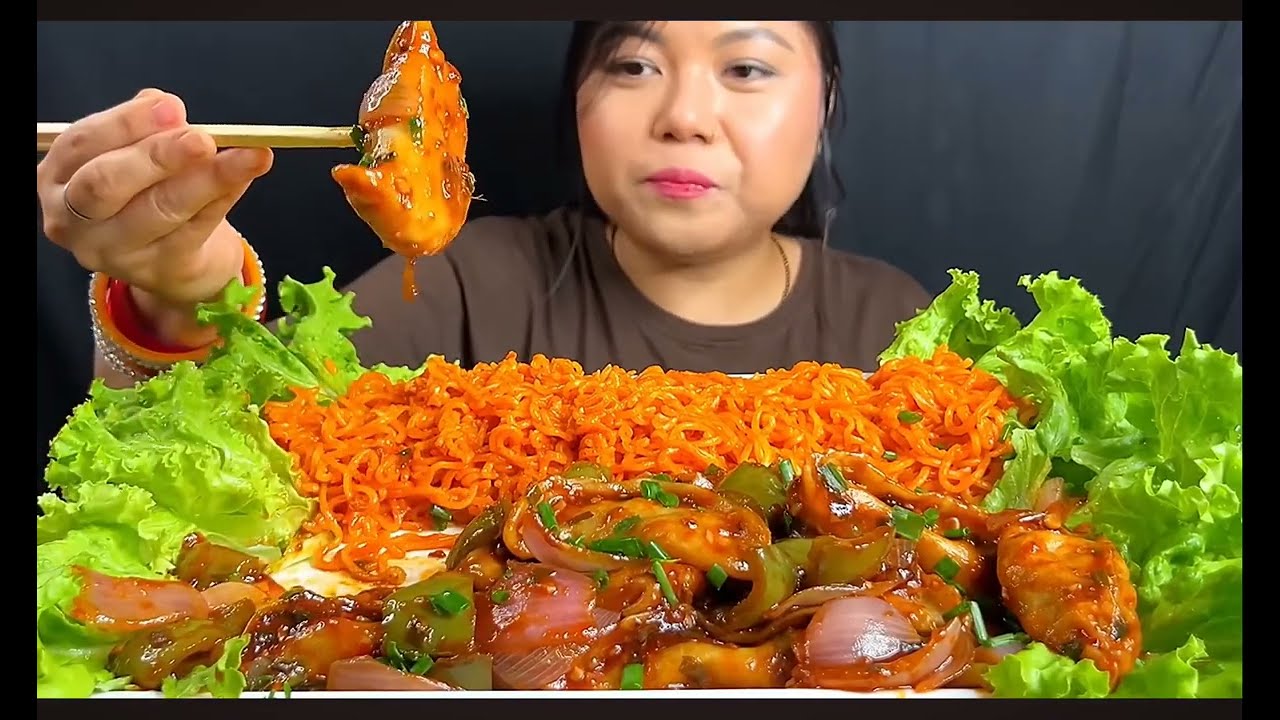 Chili momos with noodles 🍜 eating challenge|| 