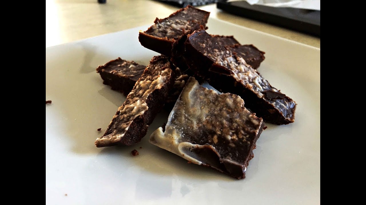 How to make carob chocolate with coconut flakes || 4 ingredients