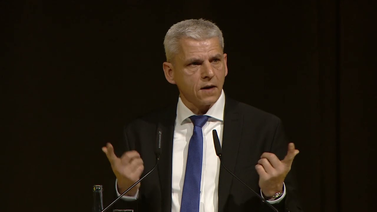 Dr. Patrick Rapp er&ouml;ffnet den Tourismustag 2025.