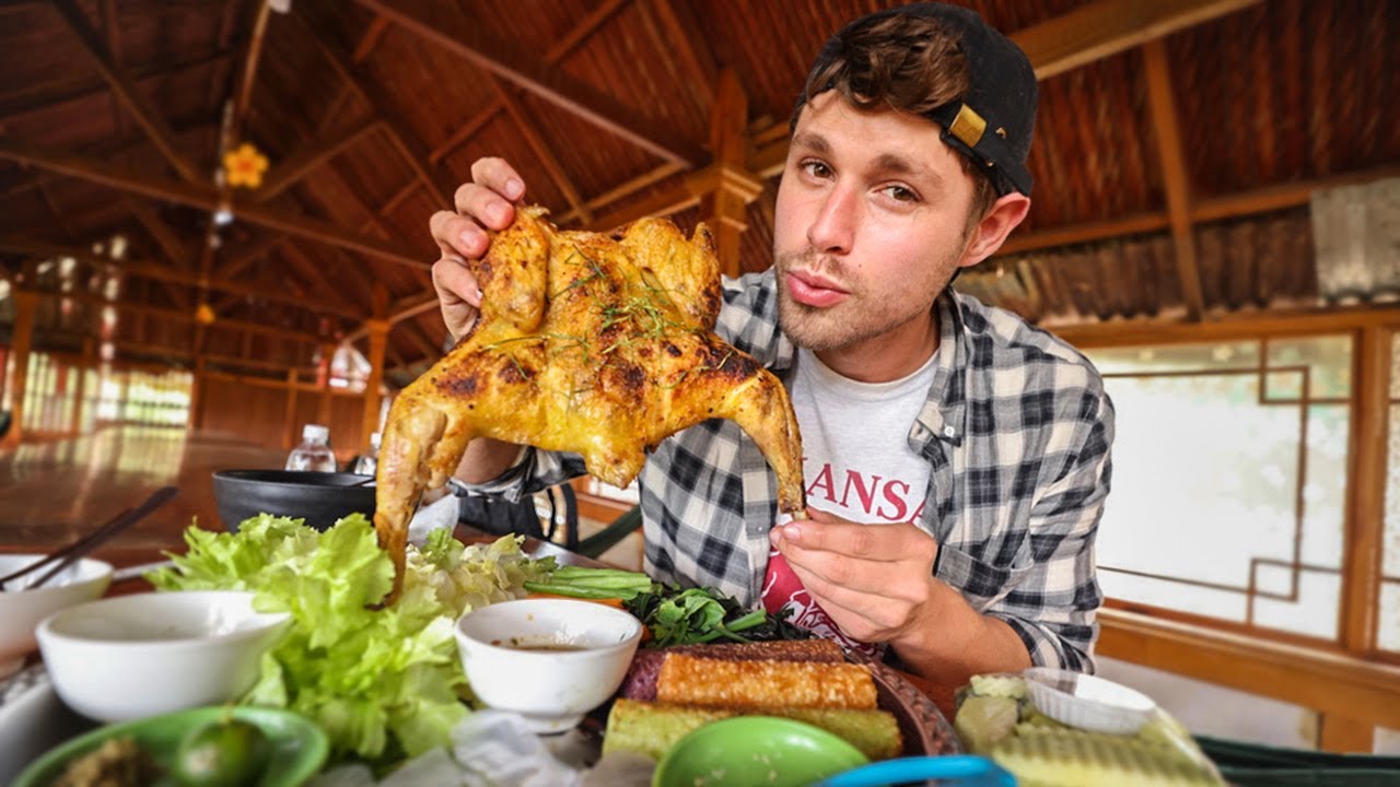 BEST Grilled Chicken In Đ&agrave; Lạt 🍗  + Roast Pork BANH MI | Đ&agrave; Lạt Food Adventure