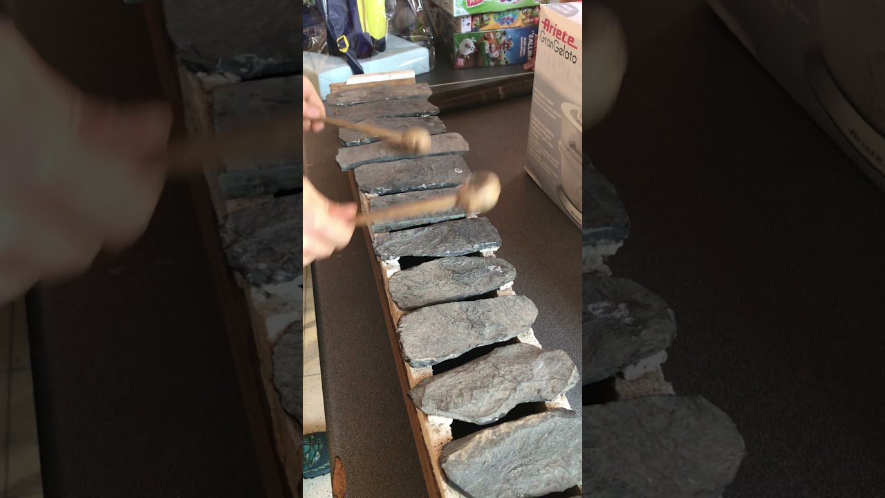 Polka per 10 campane di Grumello de’ Zanchi eseguito sullo xilofono in pietra di Giulio Donadoni.