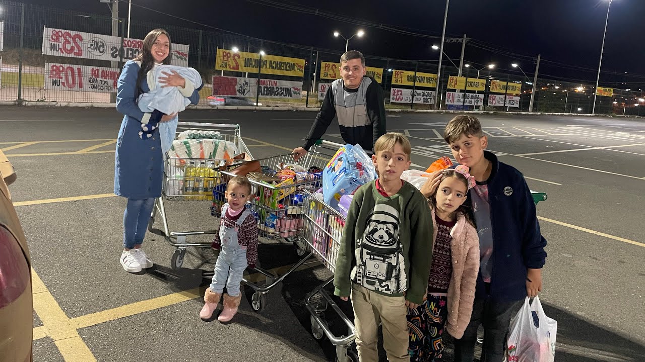 VLOG NOSSA 1º COMPRAS DO MÊS COM 4 CRIANÇAS 😍 * Lotamos 3 carrinhos * 🙏