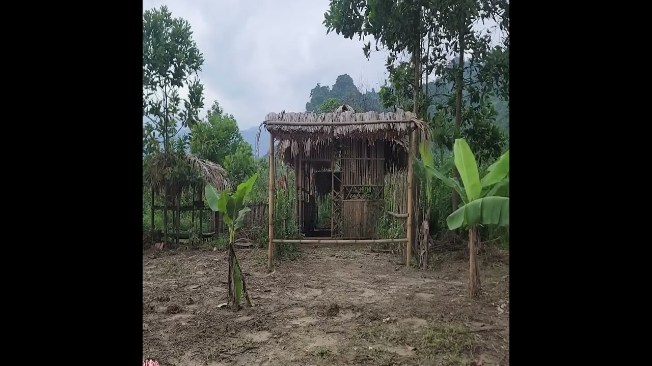 Kind Woman Helps 17 Year Old Single Mom Clean Her Abandoned Home 💔🏚️