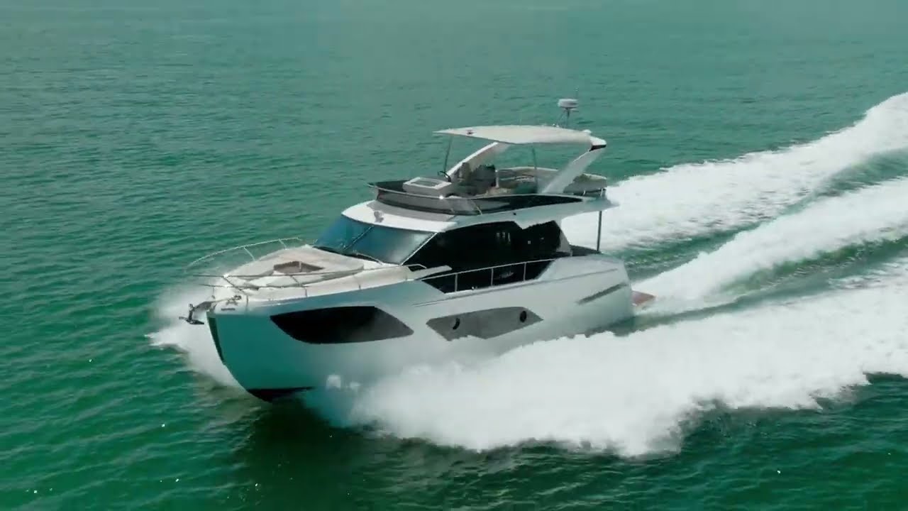 2025 Absolute 47 Flybridge Walkthrough – Explore Innovation, Comfort & Italian Design