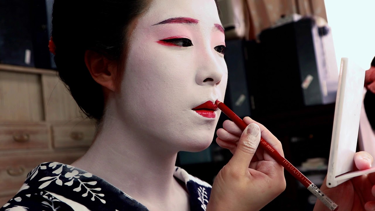 半玉（舞妓）さんの白塗りメイク最初から最後まで　how to 