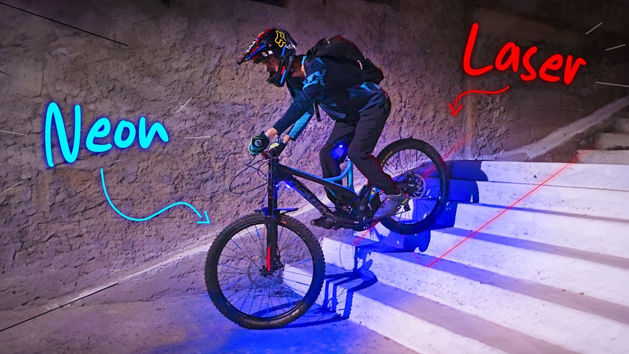 FIZ UMA BIKE DE DOWNHILL RGB !!