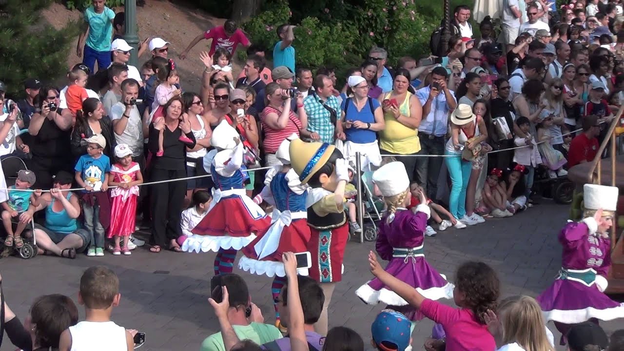 Disneyland Paris - Disney Magic On Parade! - 13 July 2013