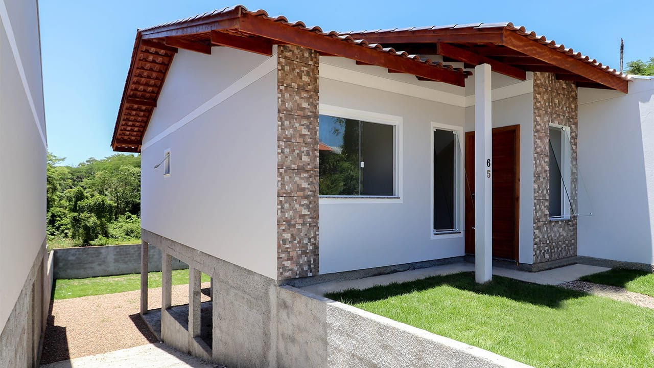 CASA MODERNA COM 2 PAVIMENTOS, 100M² COM 2 QUARTOS, GARAGEM, TERRENO DECLIVE [ CONSTRUÇÃO BARATA ]