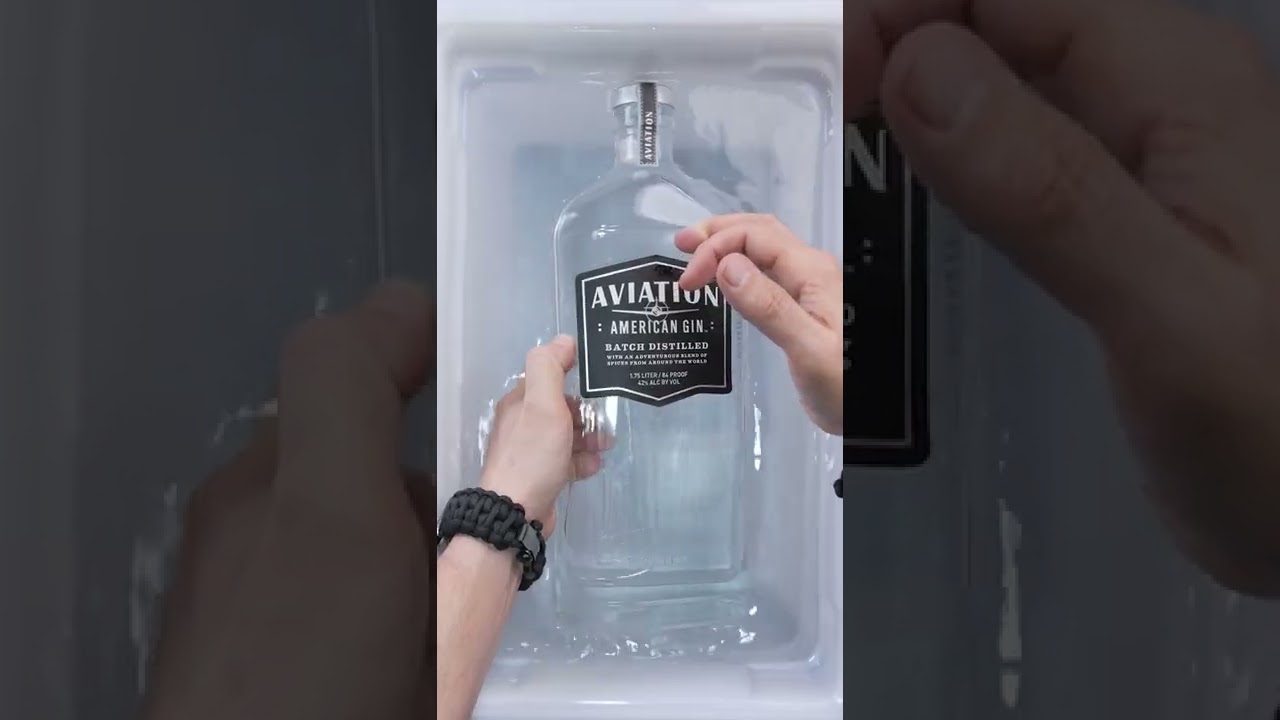 Как заморозить любую бутылку внутри прозрачного льда 🧊 #шорты