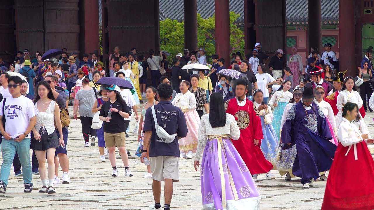 경복궁 엄청난 인파! 한복 입은 외국인들로 북적북적, 서울거리예술 축제, 서울 광화문 고궁 여행, 걷는 서울여행워커.