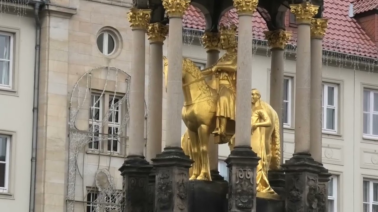 20251026 Golden Rider in Magdeburg town square S4450007