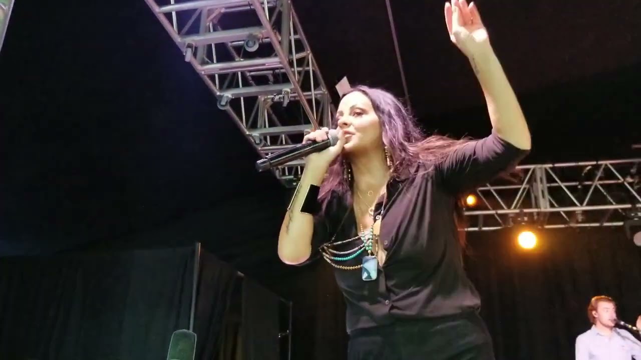 Sara Evans Suds @ Point of the Bluff