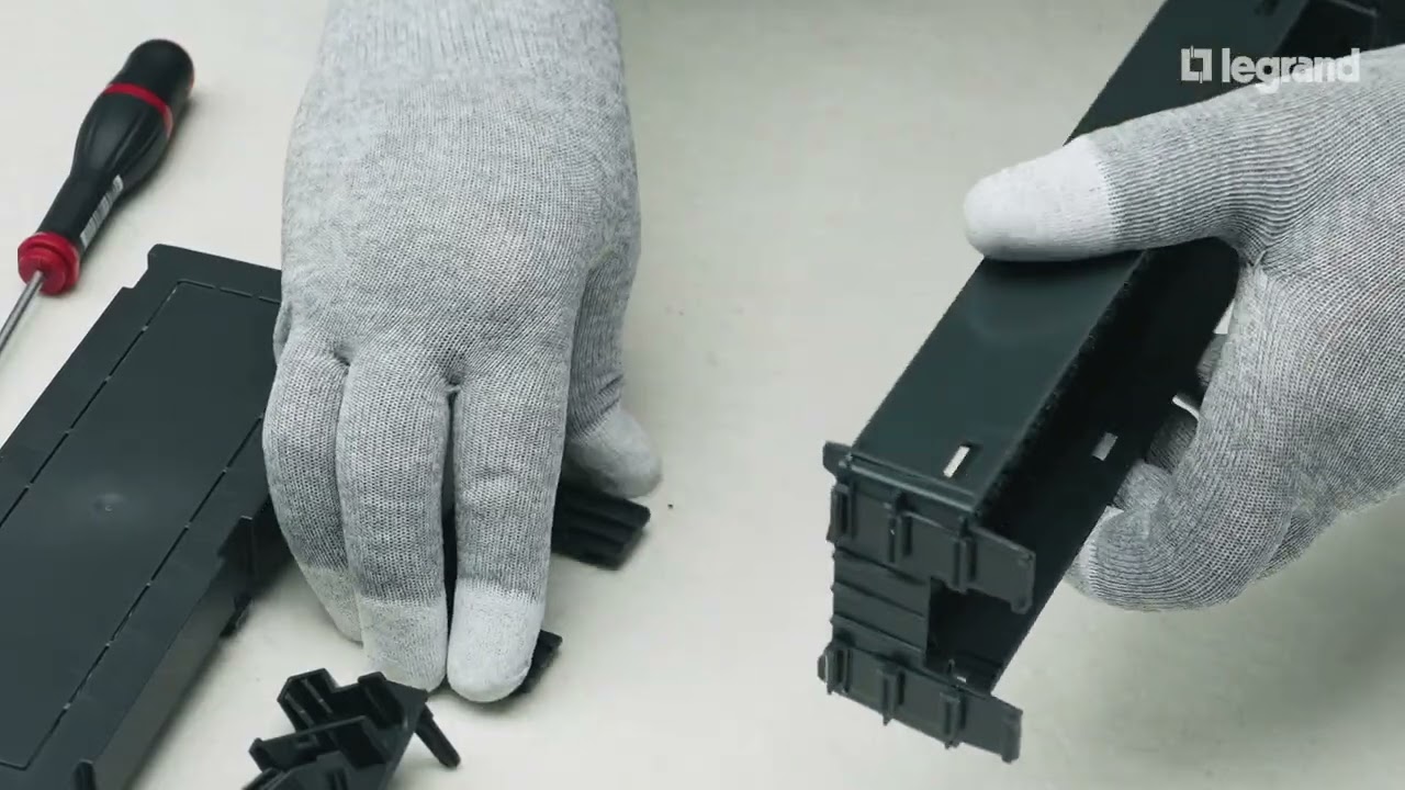 Video de montage Boites de Sol Legrand 080700 01 02 FR