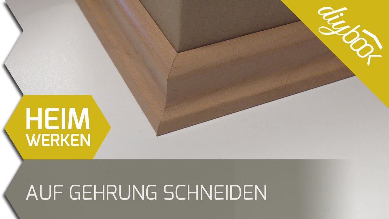 Die Sockelleisten Ecken: Fu&szlig;leisten auf Gehrung schneiden