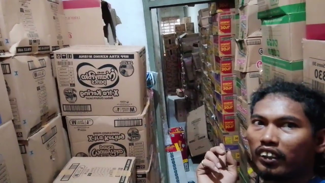 Masih di dalam gudang boss 