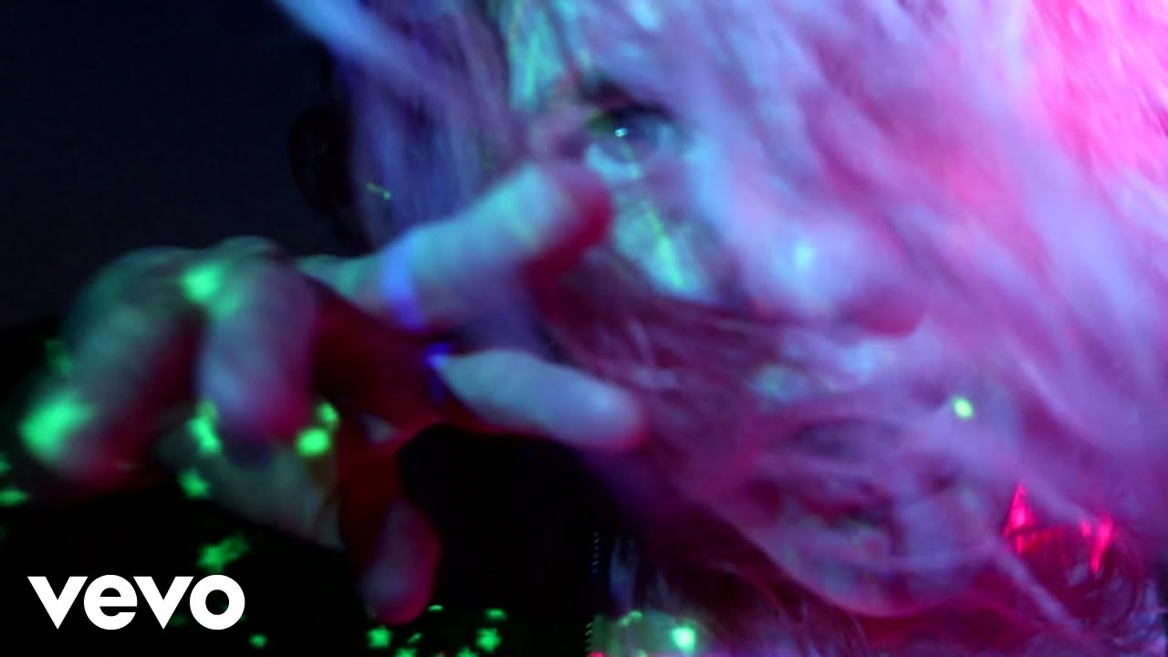 Grace Ives - Dance With Me (Visualizer)