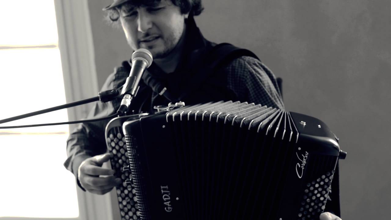 Cordeone canta um Fado meia noite