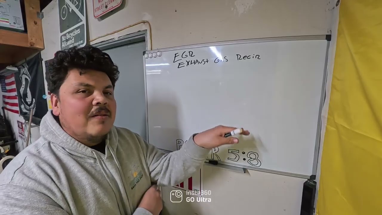 WHAT IS A EGR VALVE FOR? #hyundai #automobile #mechanic #mechaniclife #techlife #kia #snapon #diy 