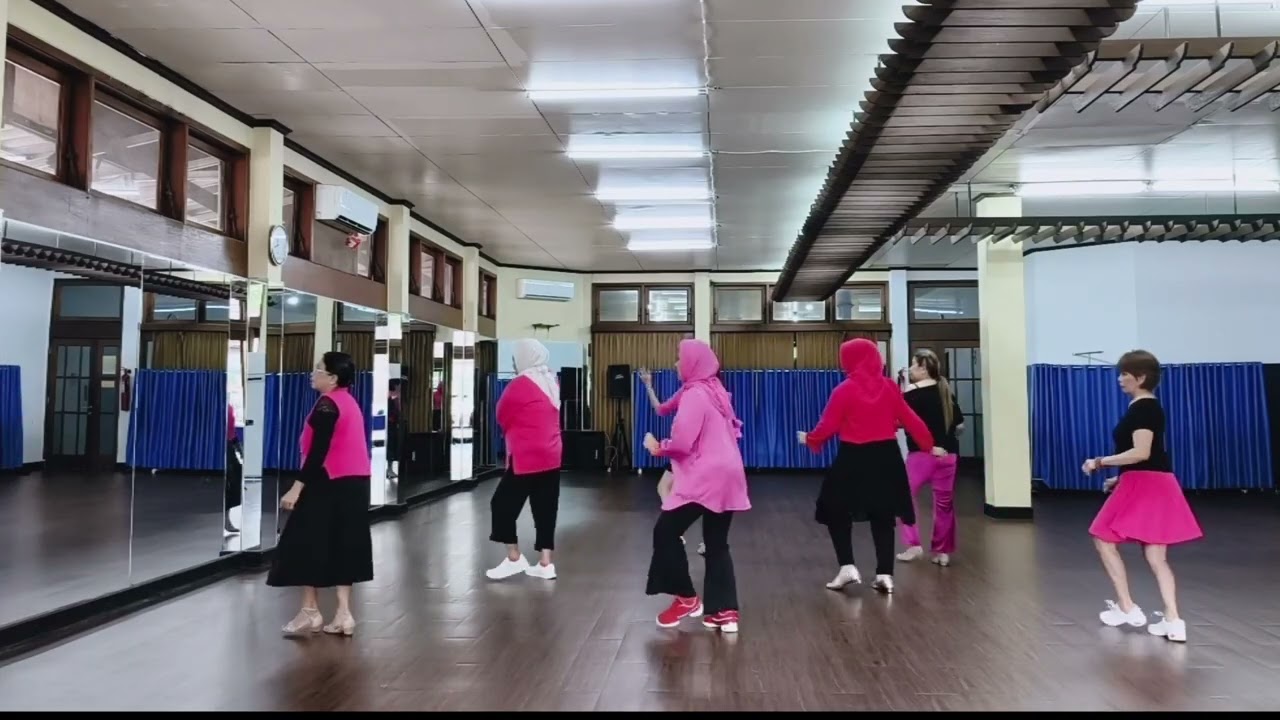 Hallway of Echoes Line Dance/Choreo:Marianne van der Toorn Vrijthoff (NL) - February 2026