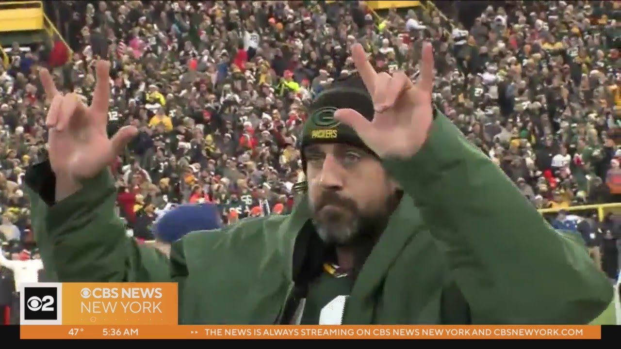 NFL fans react to news of Aaron Rodgers trade