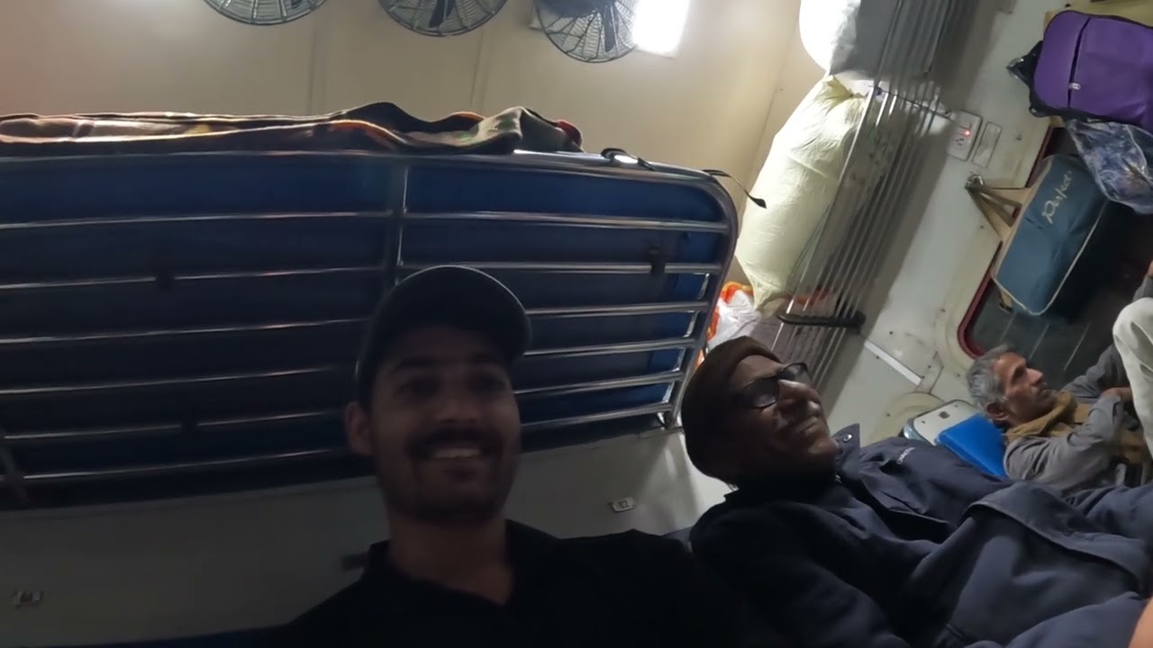 Gapshap with a Rajasthani Tau in General Coach 🚆 | Raw India Train Experience | MBA VLOG WALA