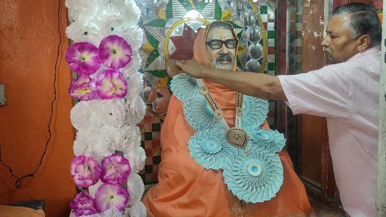 सुश्री भुवनेश्वरी देवी पहुंची गीता भवन आर एस पुरा में कि गुरु महाराज की पूजना अर्चना