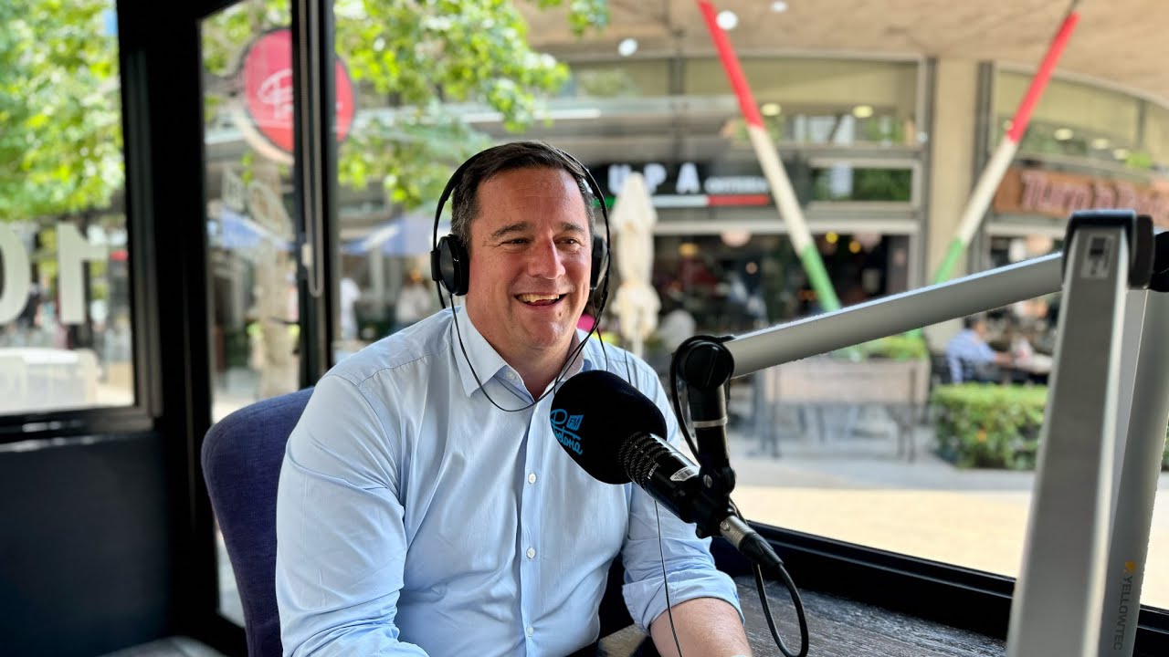Da Leier John Steenhuisen gesels met Esté Gross in Klankkoerant Middag