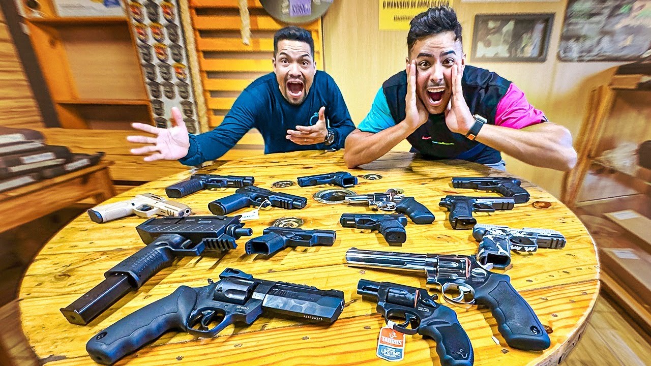 DEI UMA ARMA REAL PARA MEU AMIGO! PODE ESCOLHER