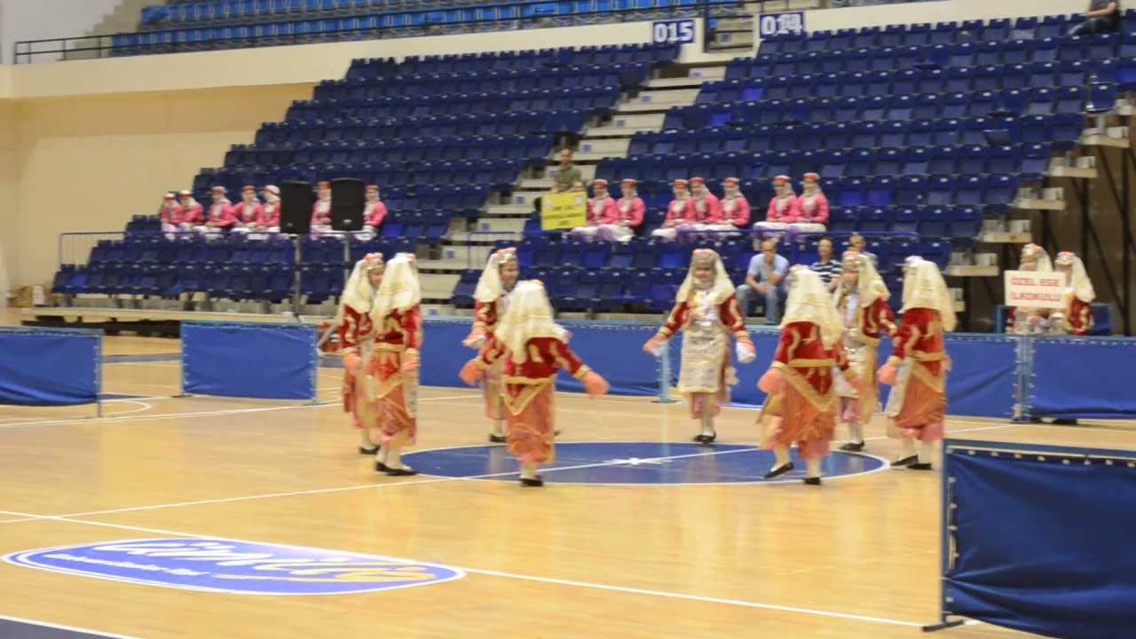 özel ege lisesi ilkokulu minikler halk oyunu ekibi