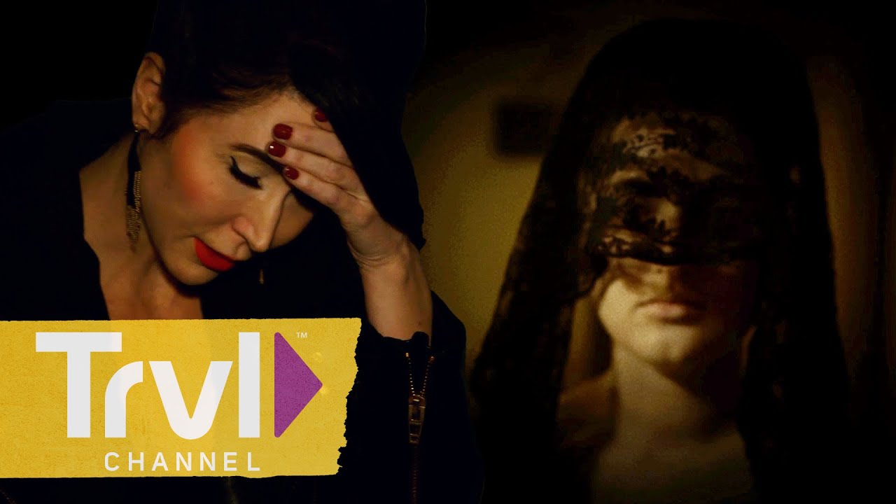 Cindy Opens Herself Up To Spirits | Ghosts of Devil's Perch | Travel Channel