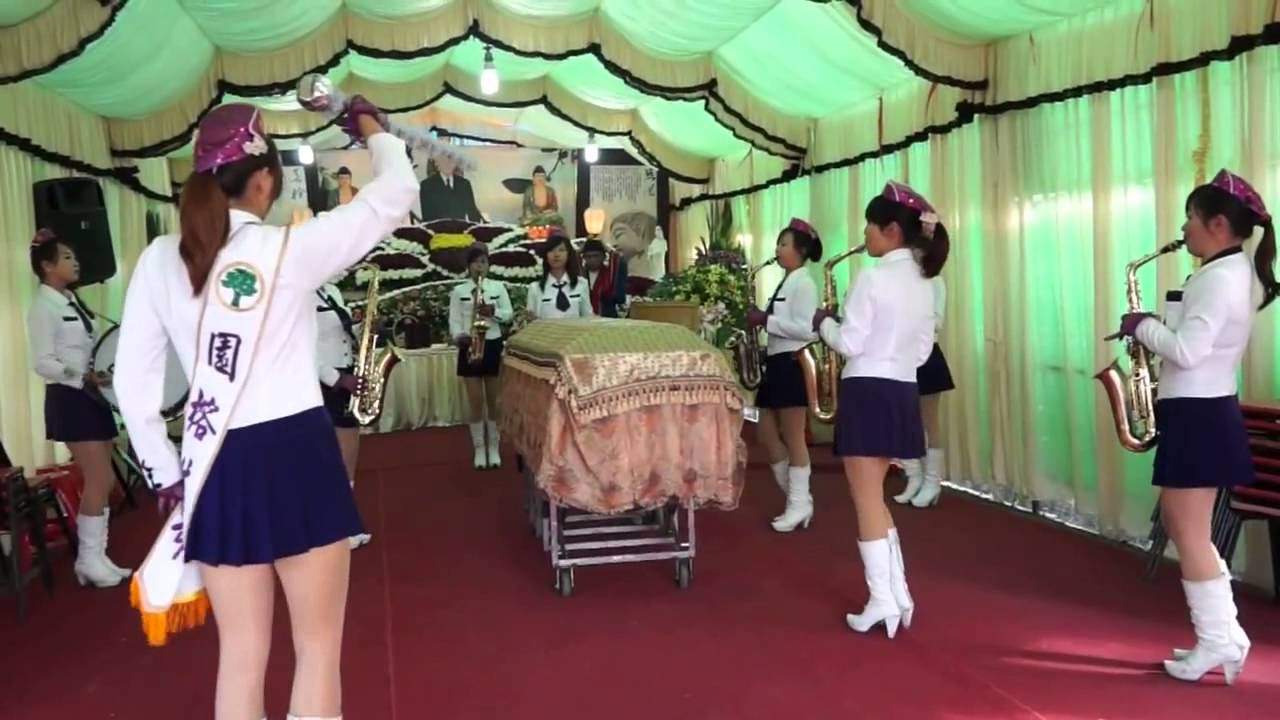 K&egrave;n đ&aacute;m tang