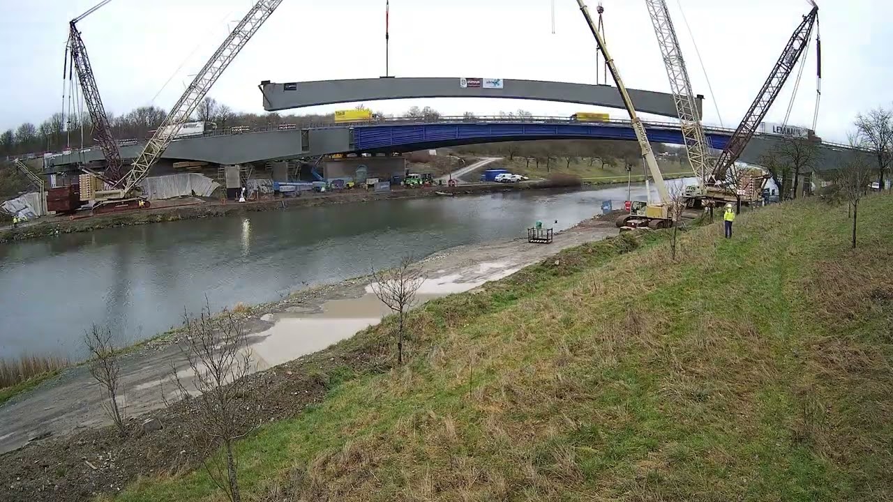E42/A15 – Pose de la structure métallique du nouveau pont de La Louvière : timelapse