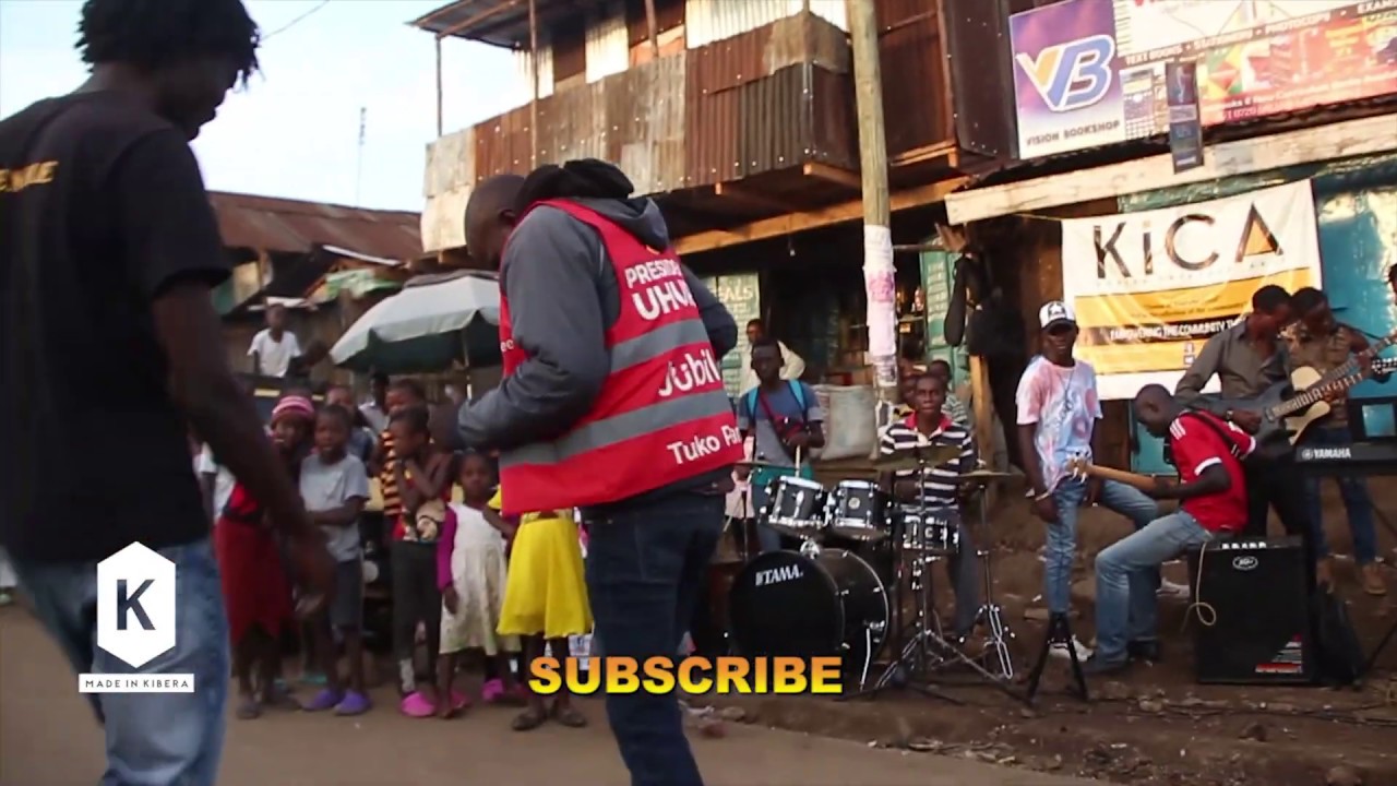MULTI TALENTED BODABODA RIDER SHOCKS THE CROWD  BY SINGING 