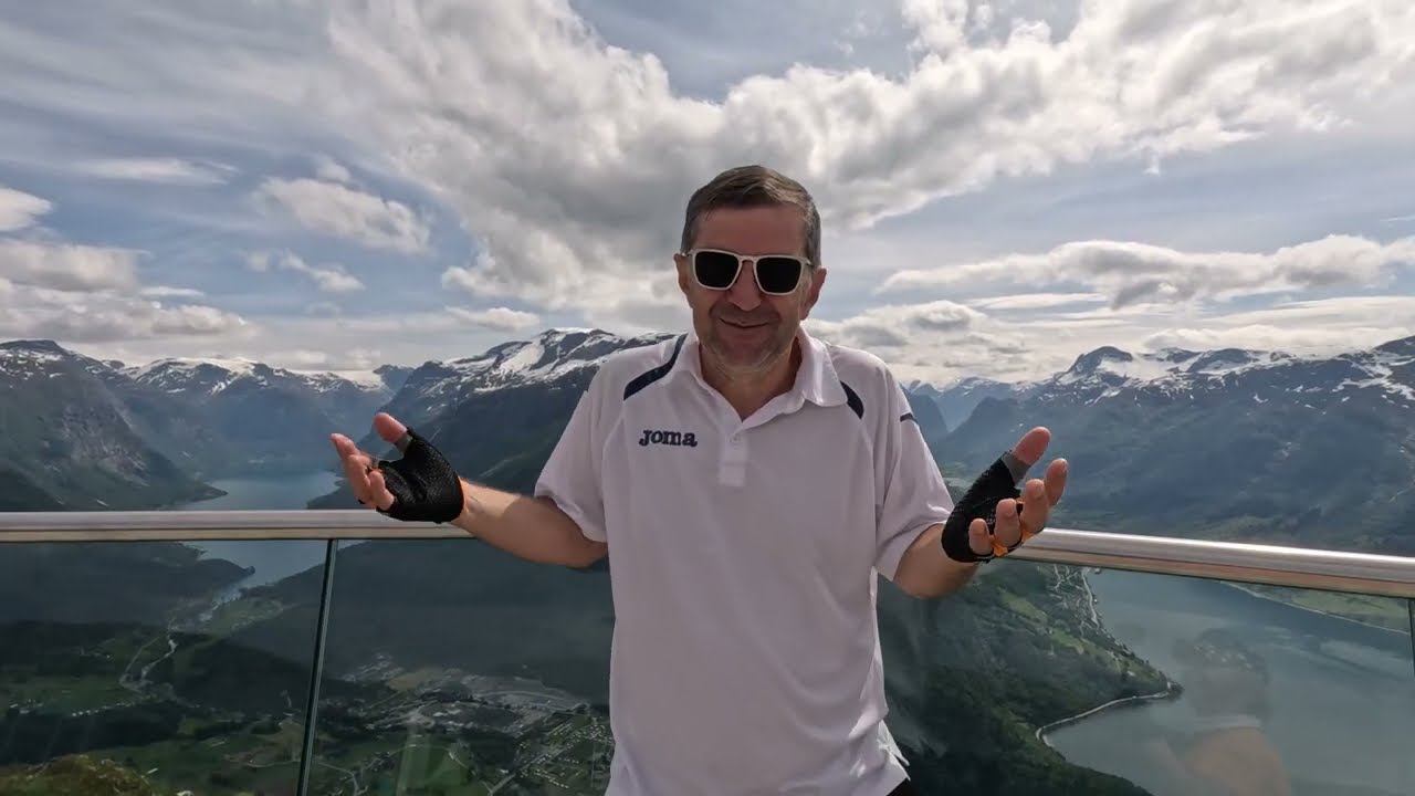Norway by bicycle: Oldedalen, Lovatnet, Rakssetra, Briksdalsbreen