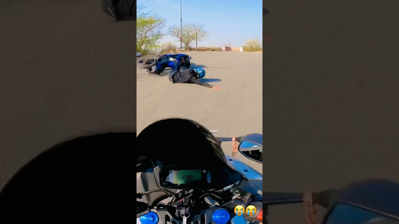 Accident R15 V3 😭 #r15v3 #accident #crash #yamahar15 #liveaccident #rider #ridercrash#ajmerstatus