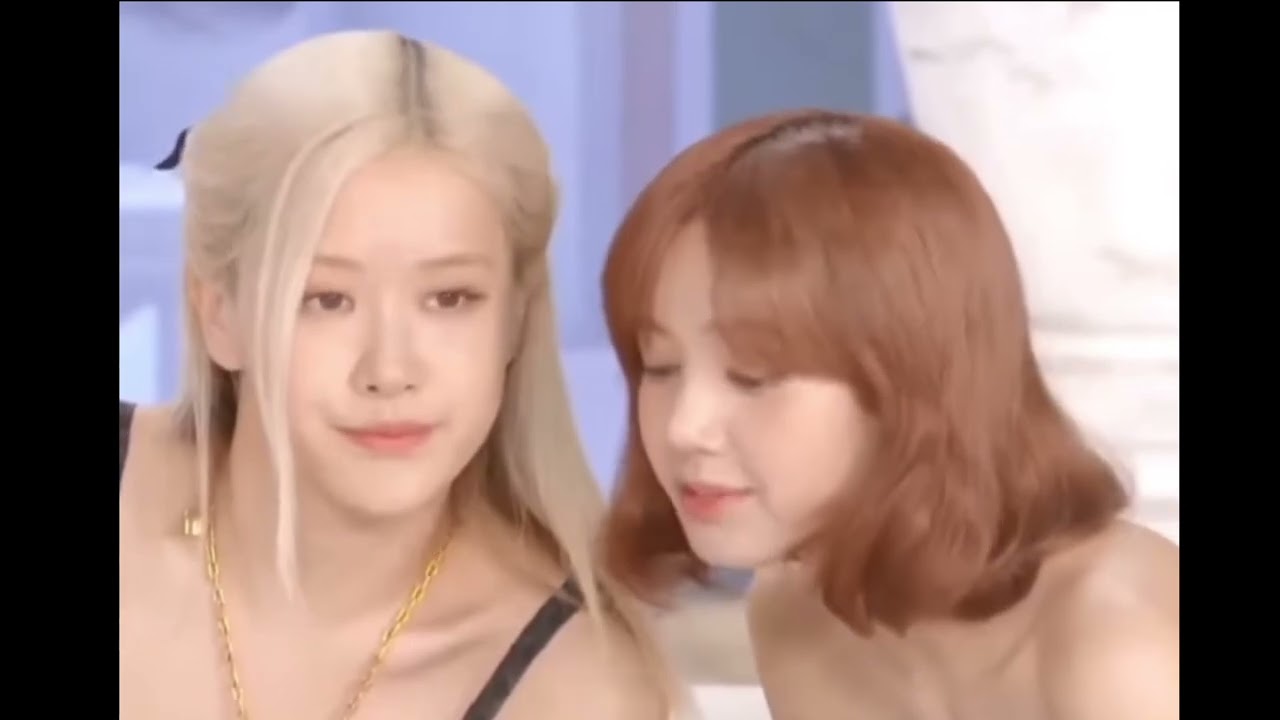 Jennie jealous over Lisa 👀👀llll #jenlisa 💕💕lll #jennie 🐻 ll #lisa 🐰ll