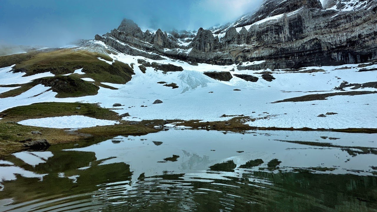 VERY STEEP NEVE CROSSING / HIKE in the snowy mountains and relax WE at the cabin / french-english+ST